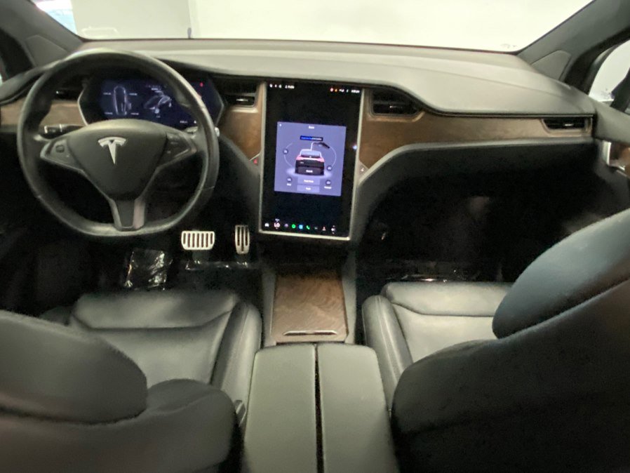 Used 2018 Tesla Model X 75D image 25