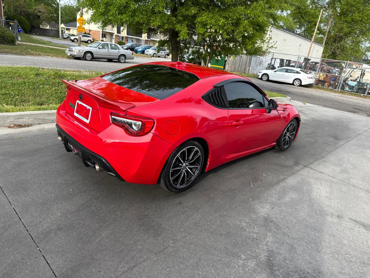 Used 2017 Toyota 86 image 4