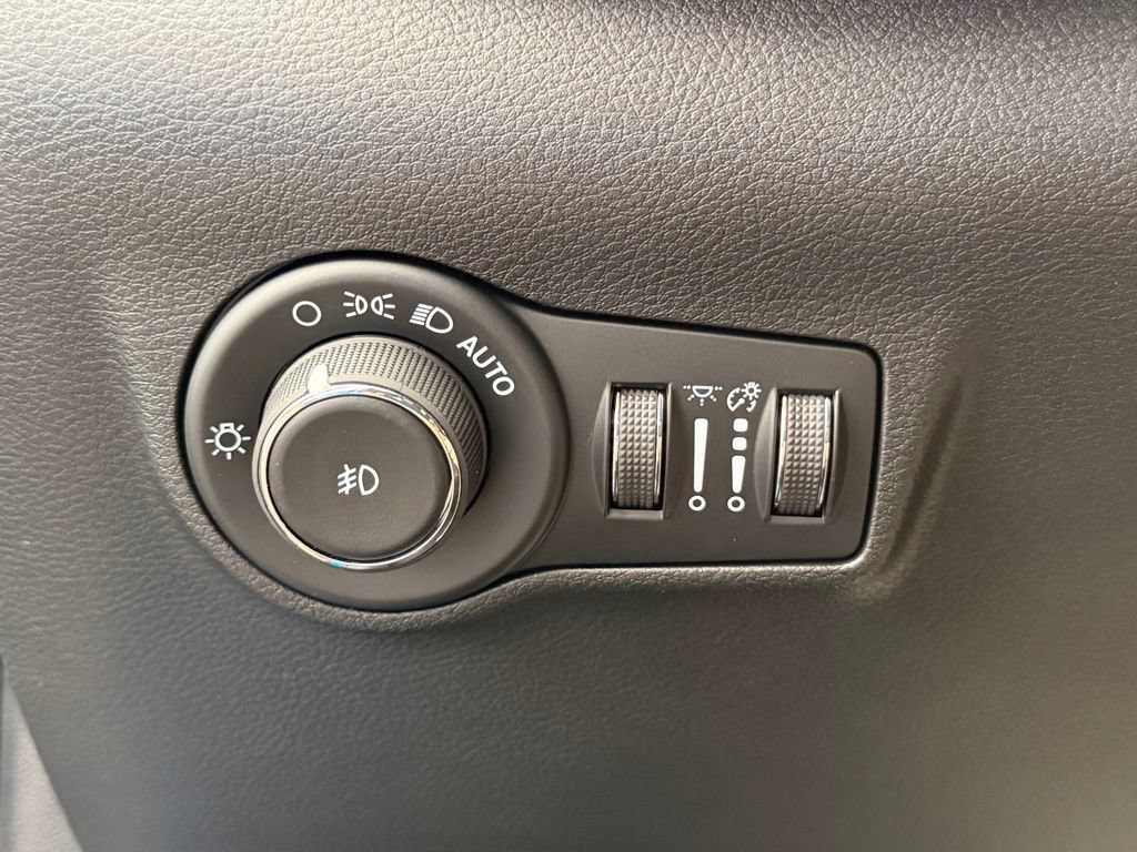 New 2026 Jeep Compass Limited w/ Sun, Sound & Navigation Group AWD/4WD image 23
