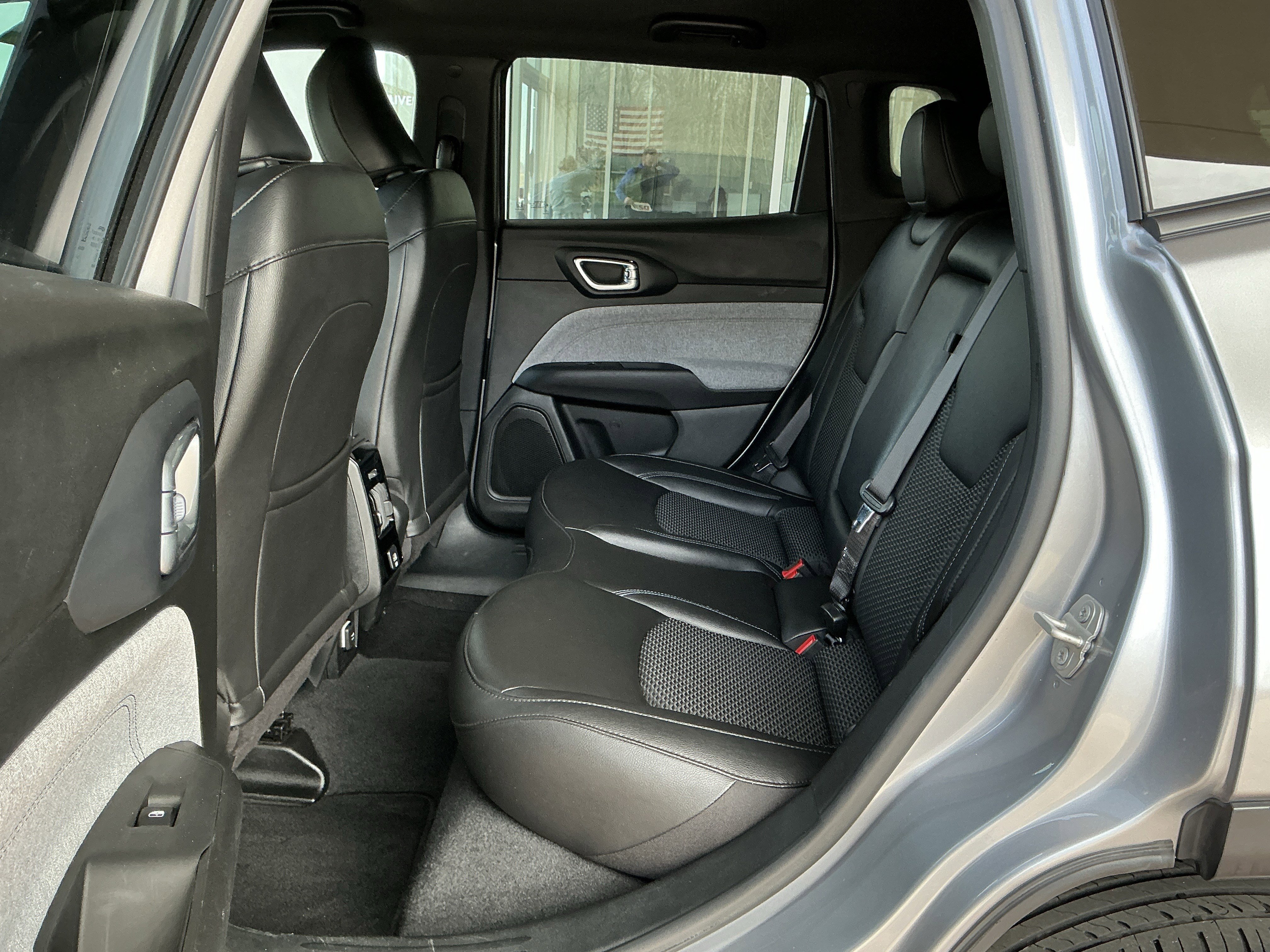 Used 2024 Jeep Compass Latitude w/ Altitude Special Edition image 18