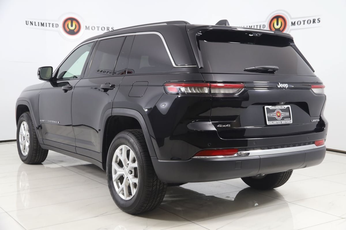 Used 2023 Jeep Grand Cherokee Limited w/ Luxury Tech Group II AWD/4WD image 4