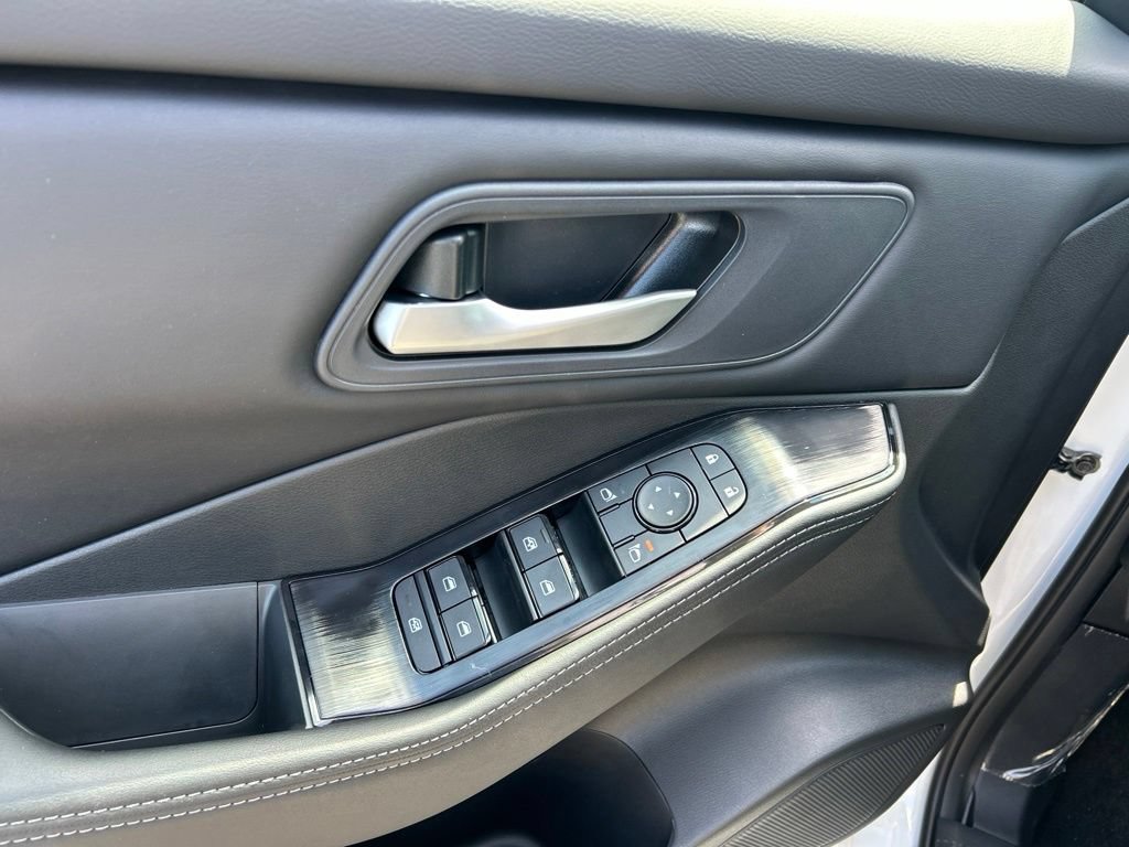 New 2026 Nissan Rogue SV FWD image 19
