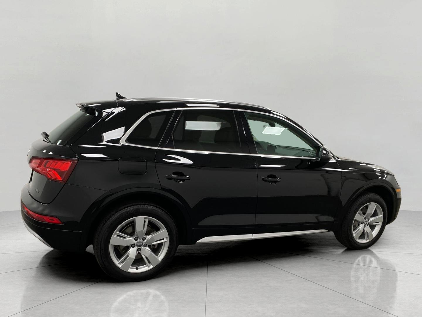 Used 2019 Audi Q5 2.0T Premium Plus w/ Premium Plus Package image 2