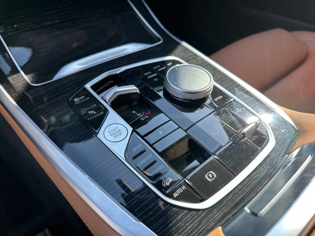 Used 2025 BMW X7 xDrive40i w/ M Sport Package image 34