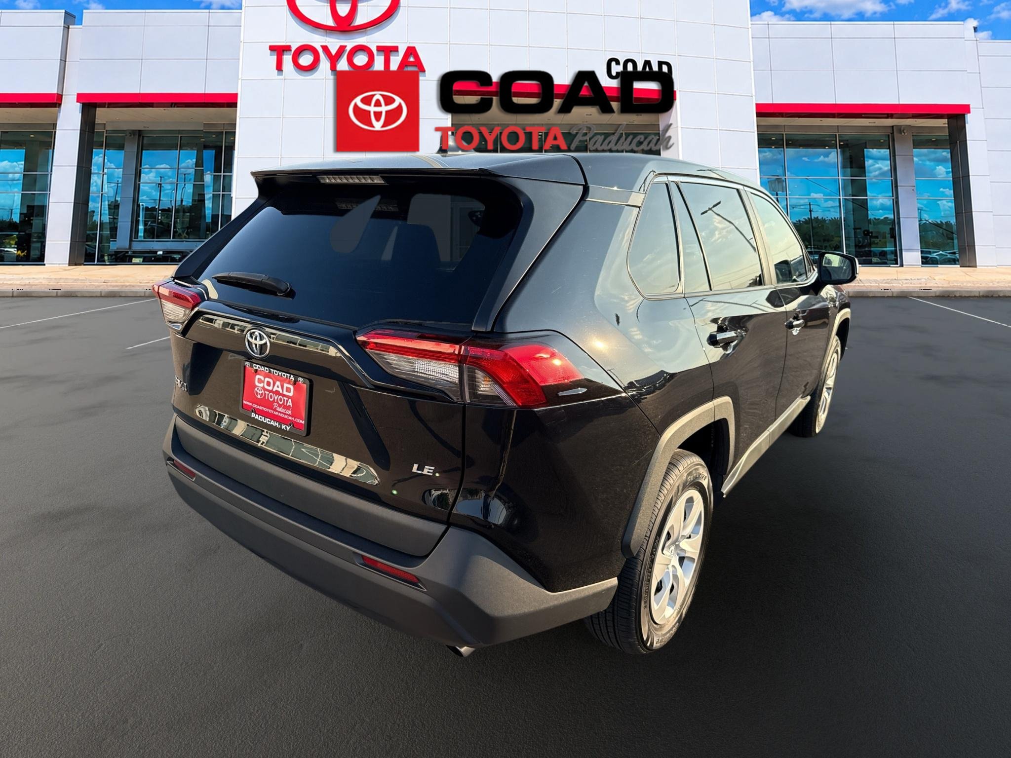 Used 2022 Toyota RAV4 LE FWD image 5
