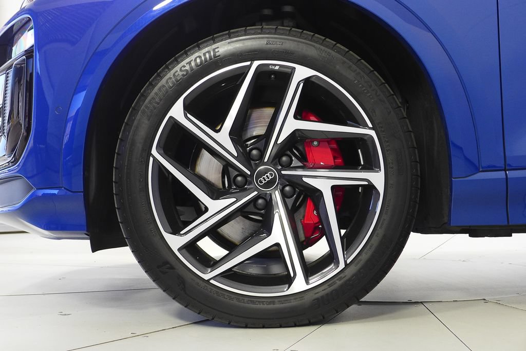 Used 2025 Audi SQ6 e-tron Premium Plus w/ Premium Plus AWD/4WD image 5