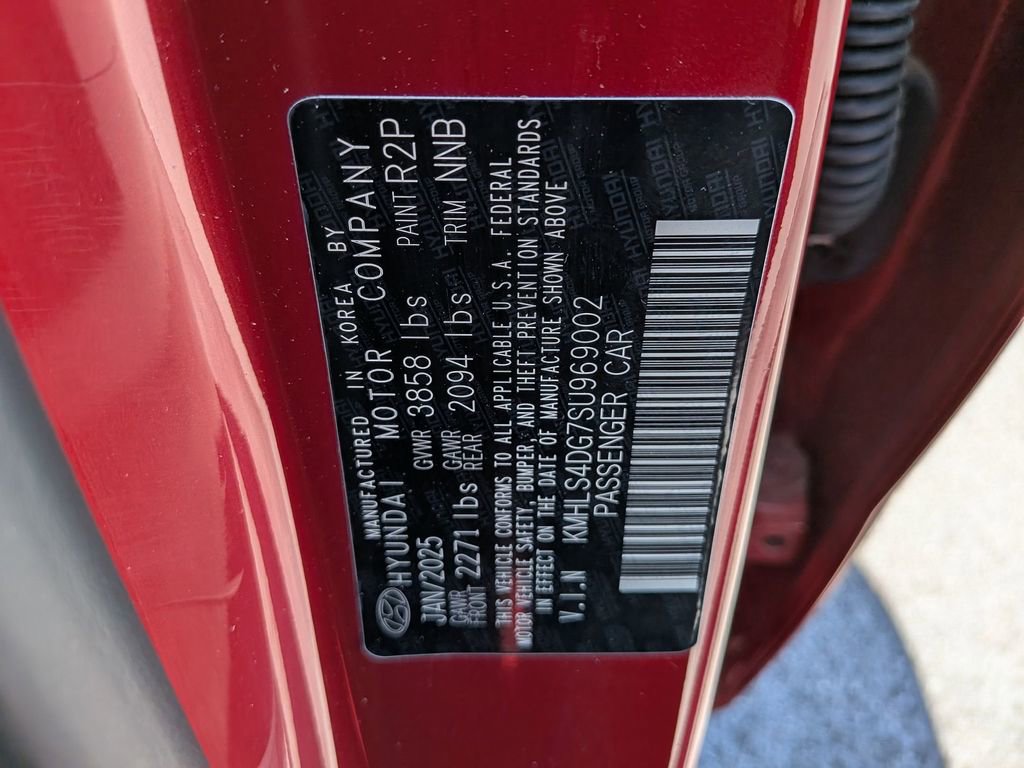 Used 2025 Hyundai Elantra SEL FWD image 35