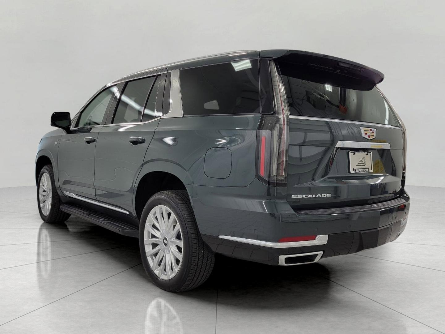 Used 2025 Cadillac Escalade Luxury w/ LPO, Floor Liner Package AWD/4WD image 21
