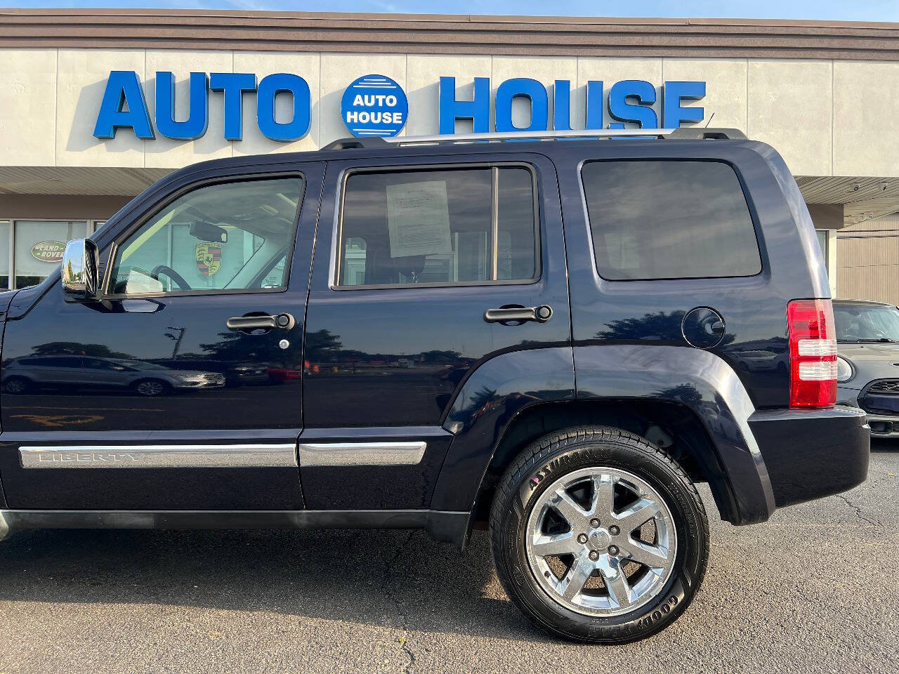 Used 2011 Jeep Liberty Limited w/ Tire & Wheel Group AWD/4WD image 39