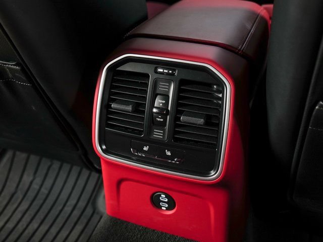 Certified 2025 Porsche Macan S AWD/4WD image 25