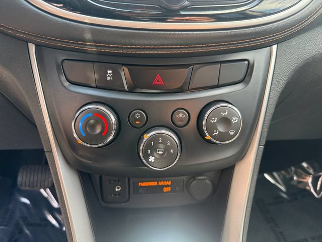 Used 2017 Chevrolet Trax LT w/ LT Convenience Package FWD image 17