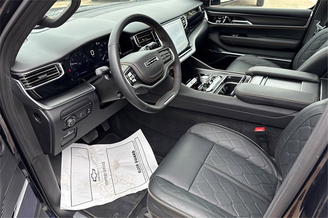 Used 2025 Jeep Grand Wagoneer L Series III w/ Rear Seat Video Group 1 image 9