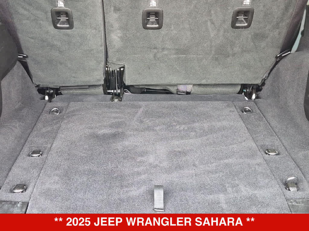 Used 2025 Jeep Wrangler Unlimited Sahara AWD/4WD image 32