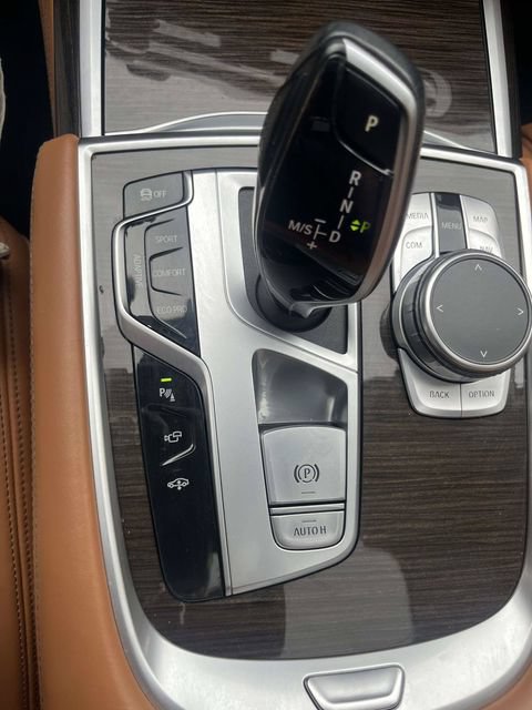 Used 2021 BMW 740i w/ Premium Package RWD image 33