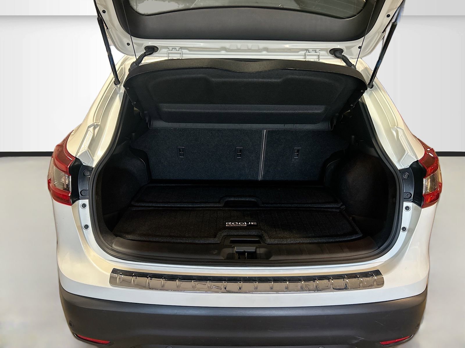 Used 2022 Nissan Rogue Sport SL image 26