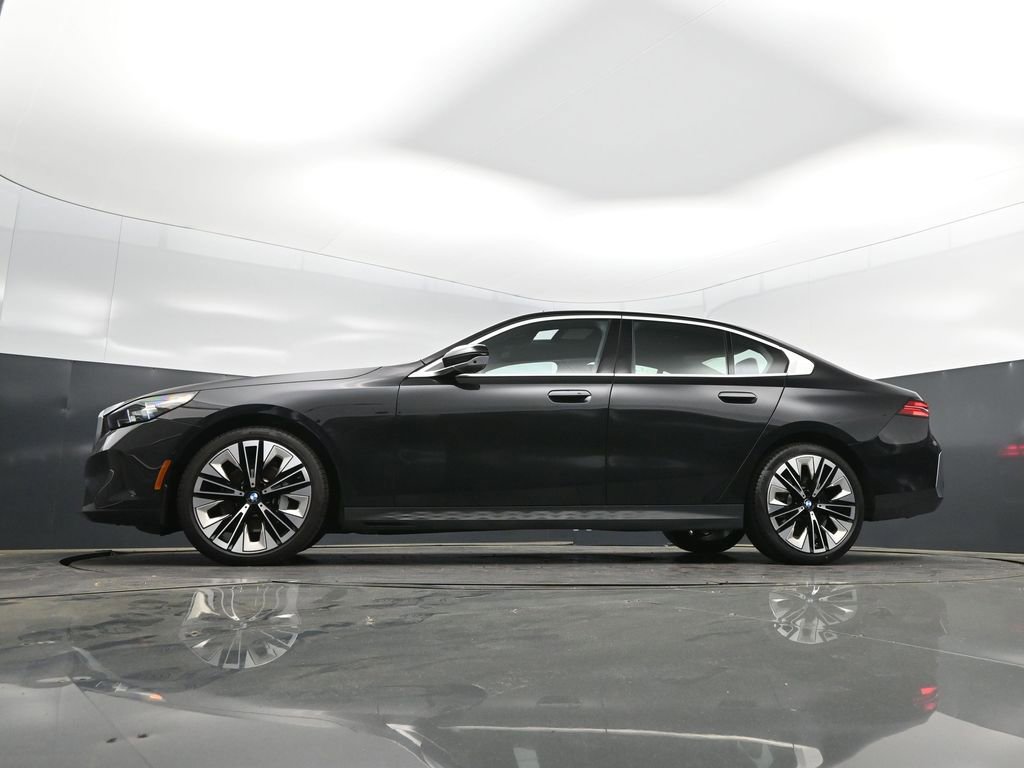 Certified 2025 BMW 530i image 39