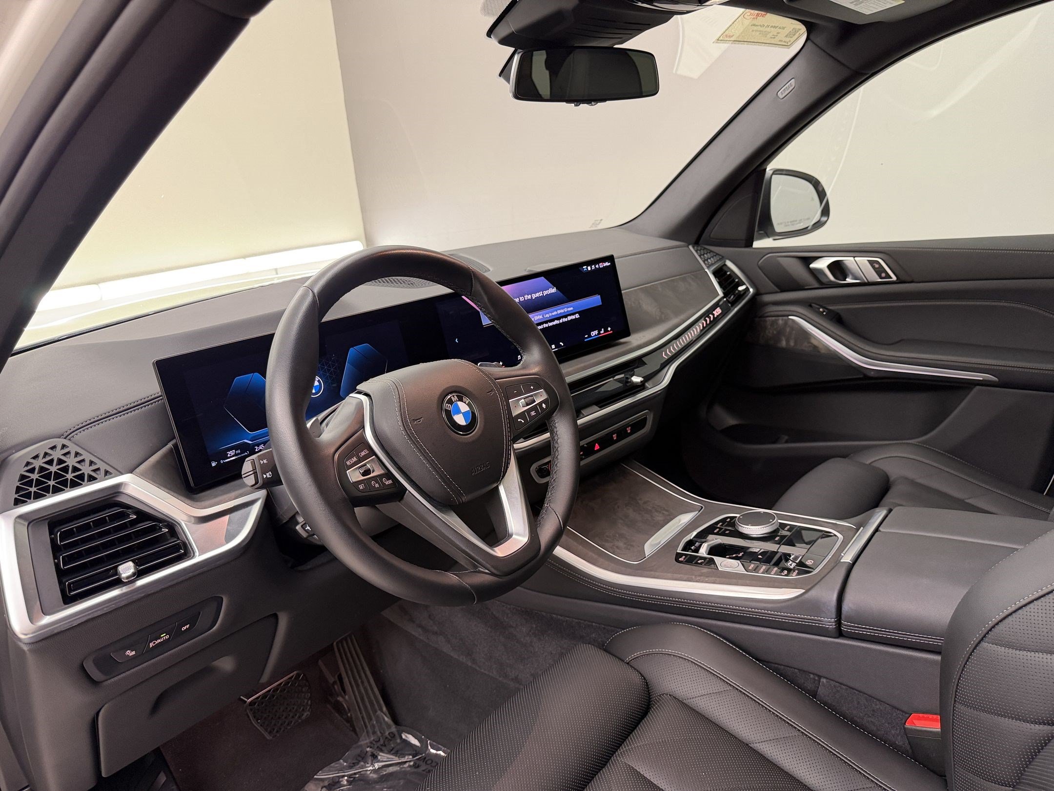 Certified 2024 BMW X5 xDrive40i w/ Parking Assistance Package AWD/4WD image 4