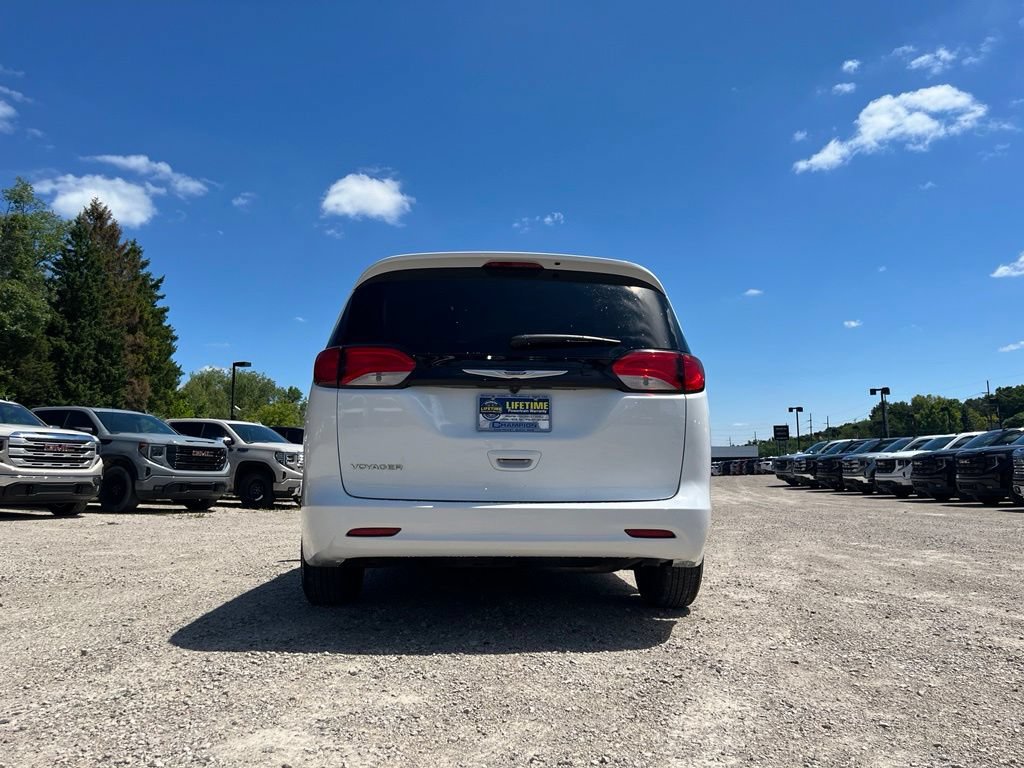 Used 2023 Chrysler Voyager LX FWD image 7