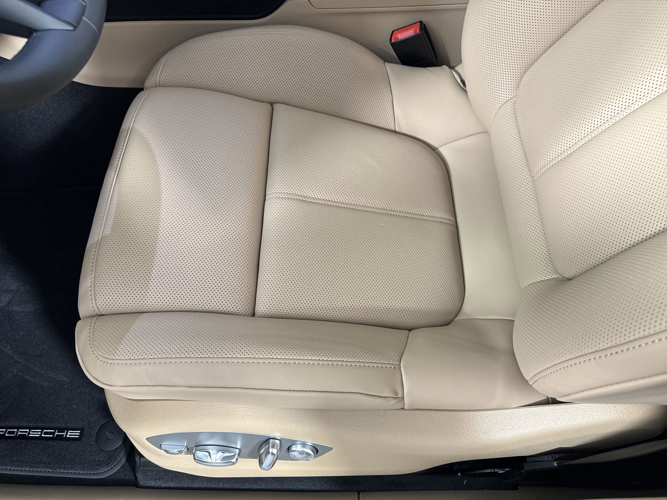 Certified 2025 Porsche Macan image 15