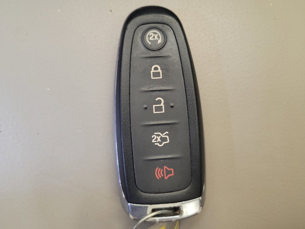 Used 2015 Ford Escape Titanium FWD image 32