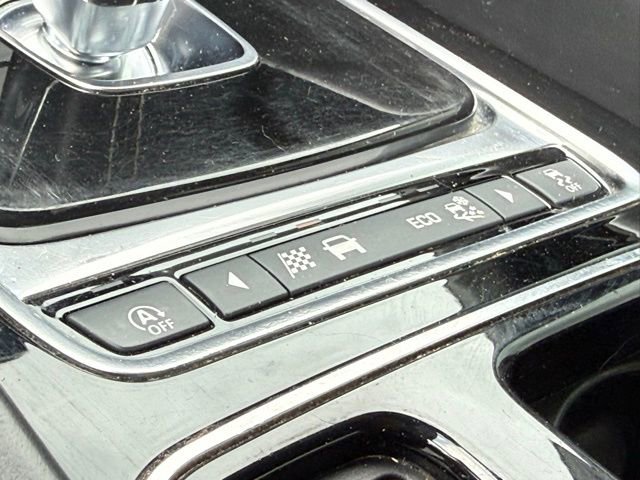 Used 2020 Jaguar F-PACE SVR image 20