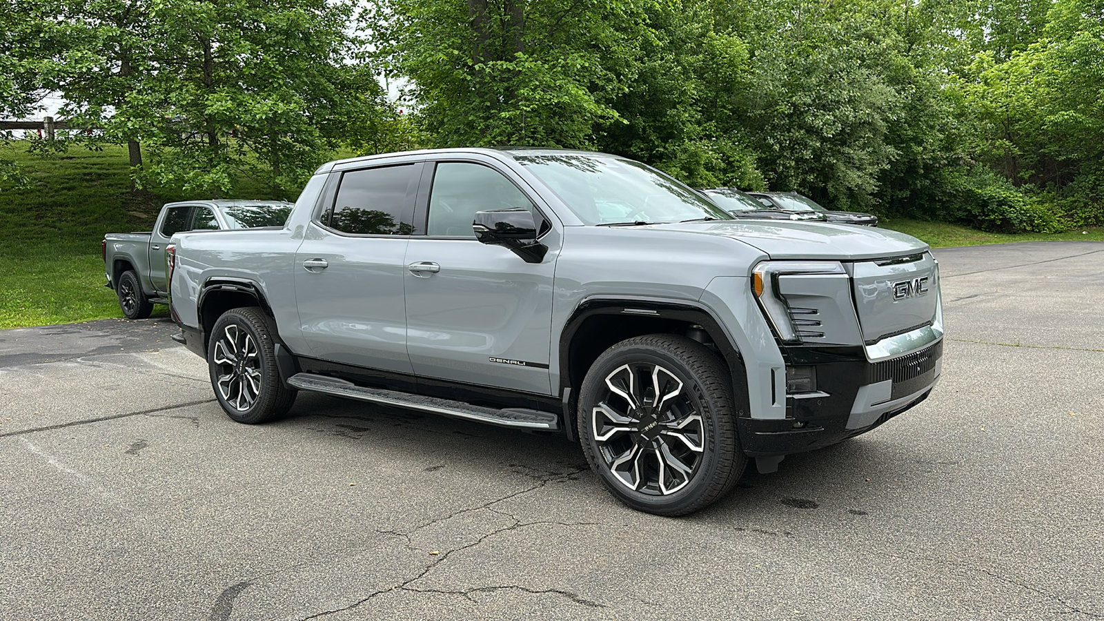 New 2025 GMC Sierra EV Denali image 2
