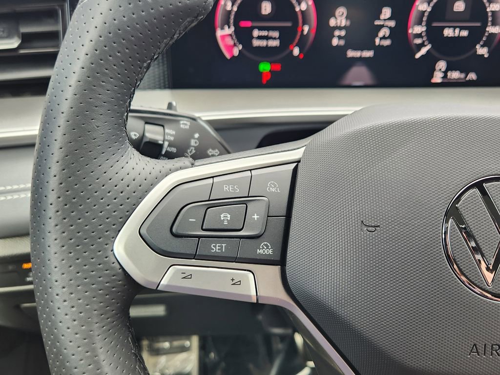 New 2026 Volkswagen Tiguan SE R-Line image 16