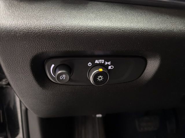 Used 2020 Chevrolet Traverse LS image 16