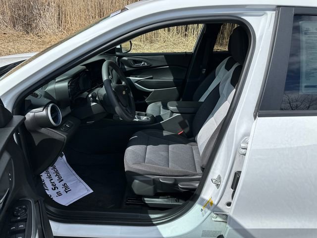 Used 2024 Chevrolet Trax LS w/ LS Convenience Package image 9