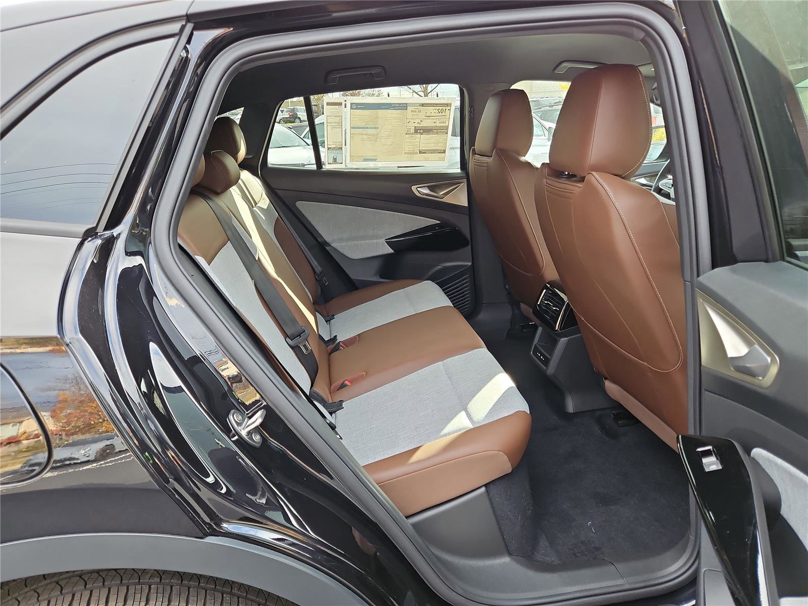 New 2025 Volkswagen ID.4 Pro image 30