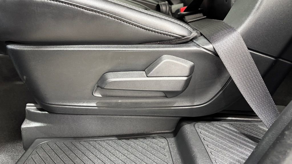 Used 2023 Ford Explorer XLT w/ Equipment Group 202A image 15