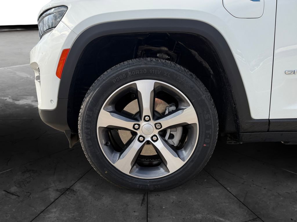 Used 2023 Jeep Grand Cherokee 4WD 4xe w/ Luxury Tech Group II image 14