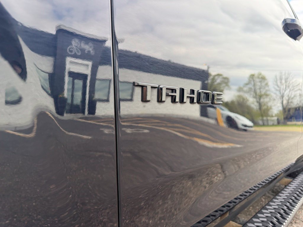 Used 2022 Chevrolet Tahoe Z71 w/ Luxury Package AWD/4WD image 16