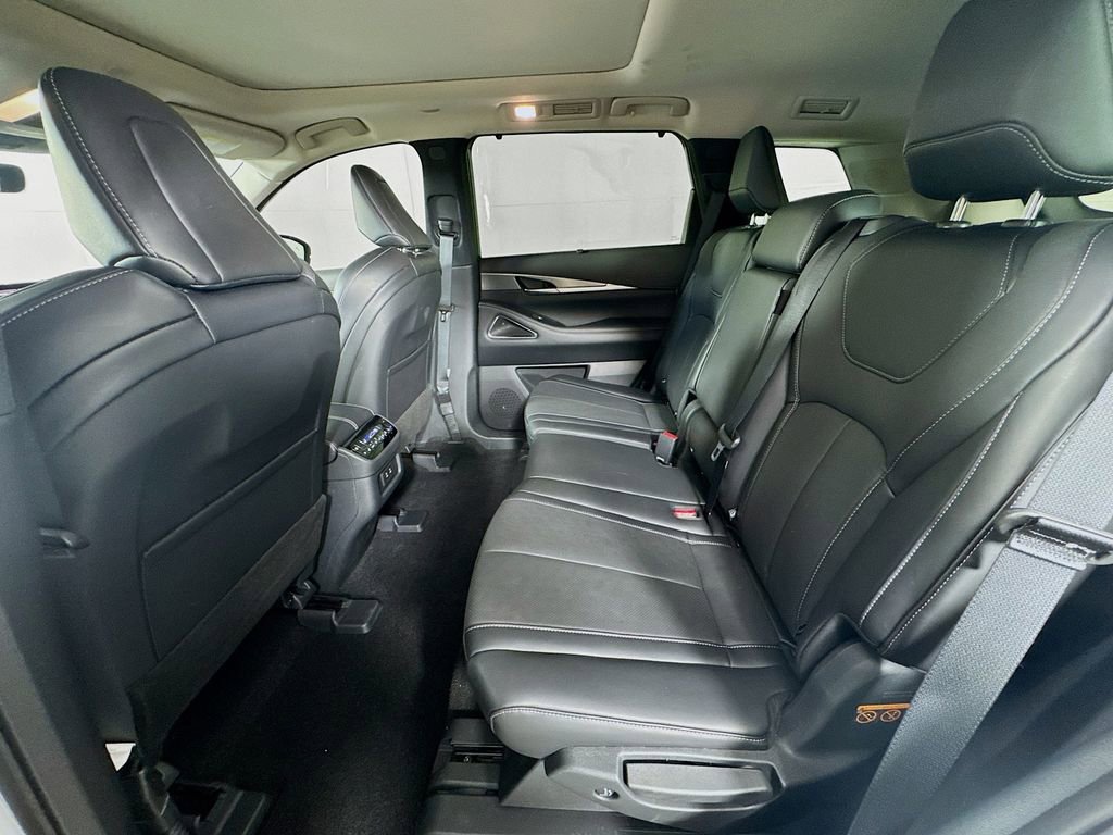 Certified 2026 INFINITI QX60 Luxe w/ Family Package image 31