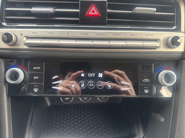 Used 2025 Genesis G70 2.5T image 23