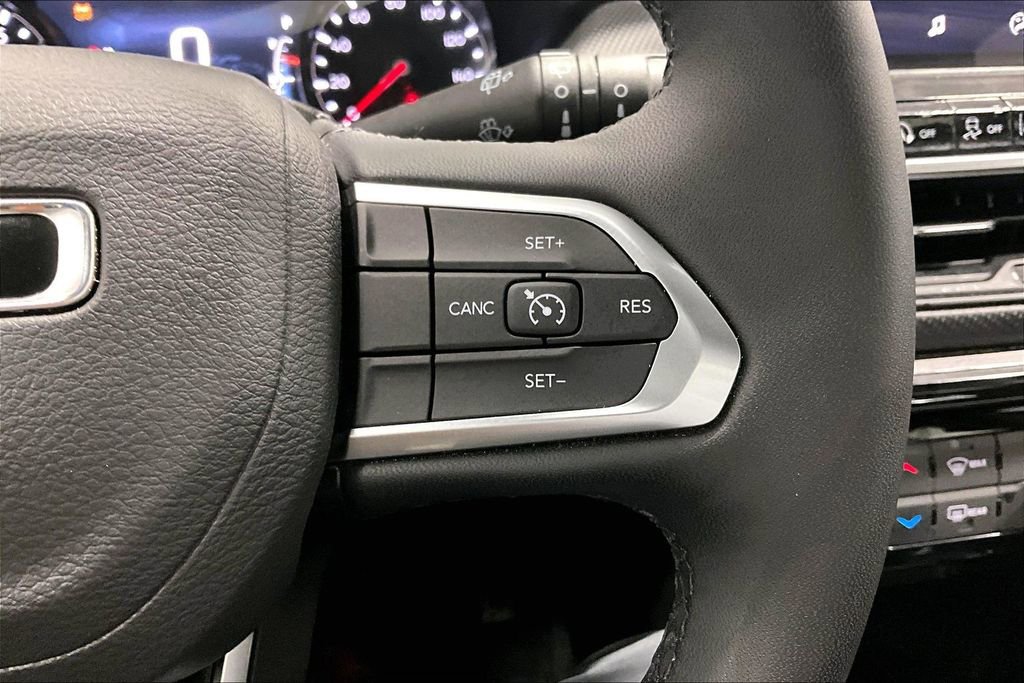 Used 2026 Jeep Compass Latitude AWD/4WD image 25