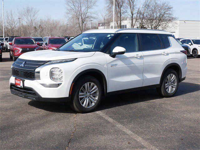 Used 2025 Mitsubishi Outlander ES image 3