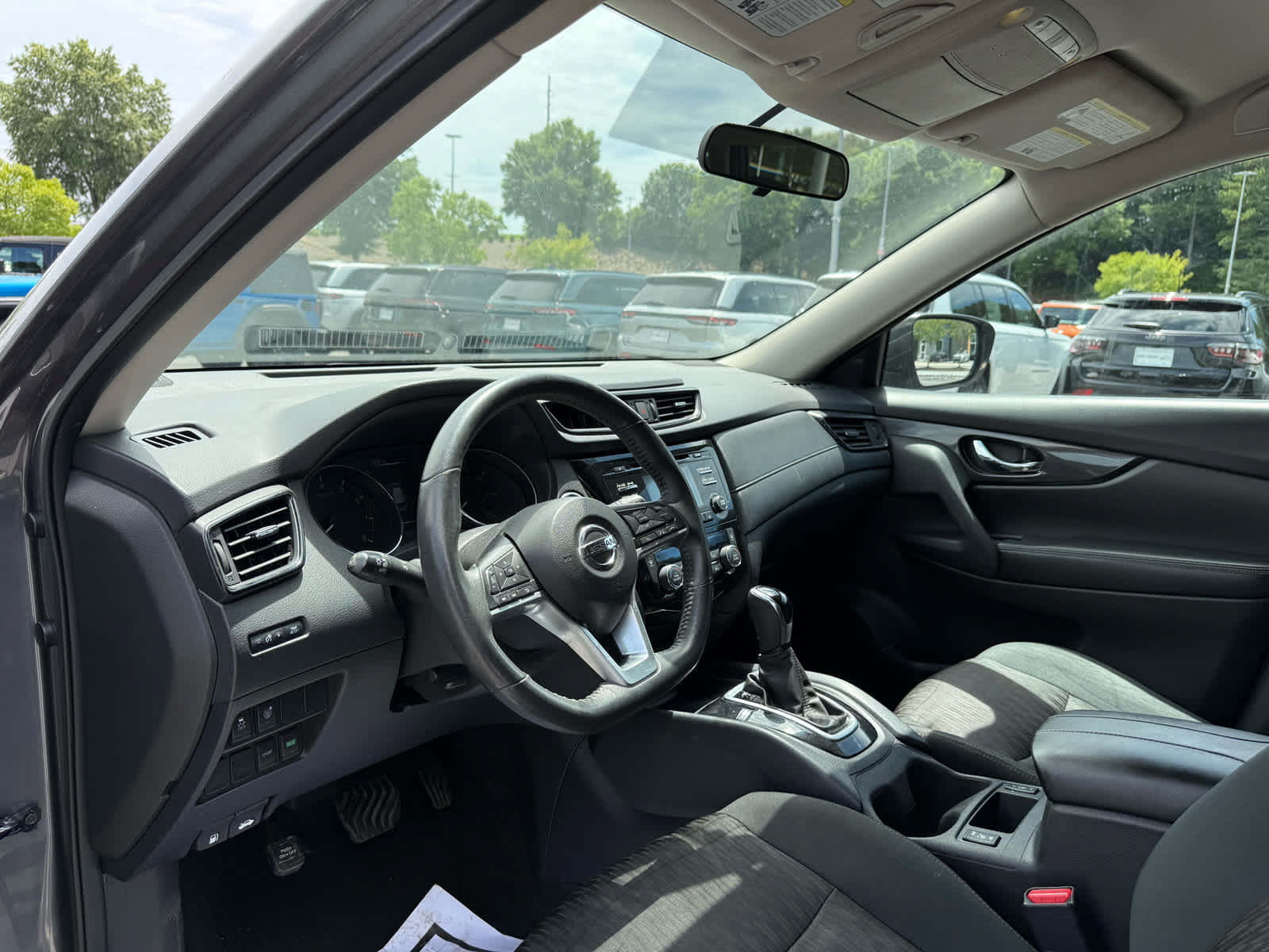 Used 2017 Nissan Rogue SV w/ Midnight Edition FWD image 15