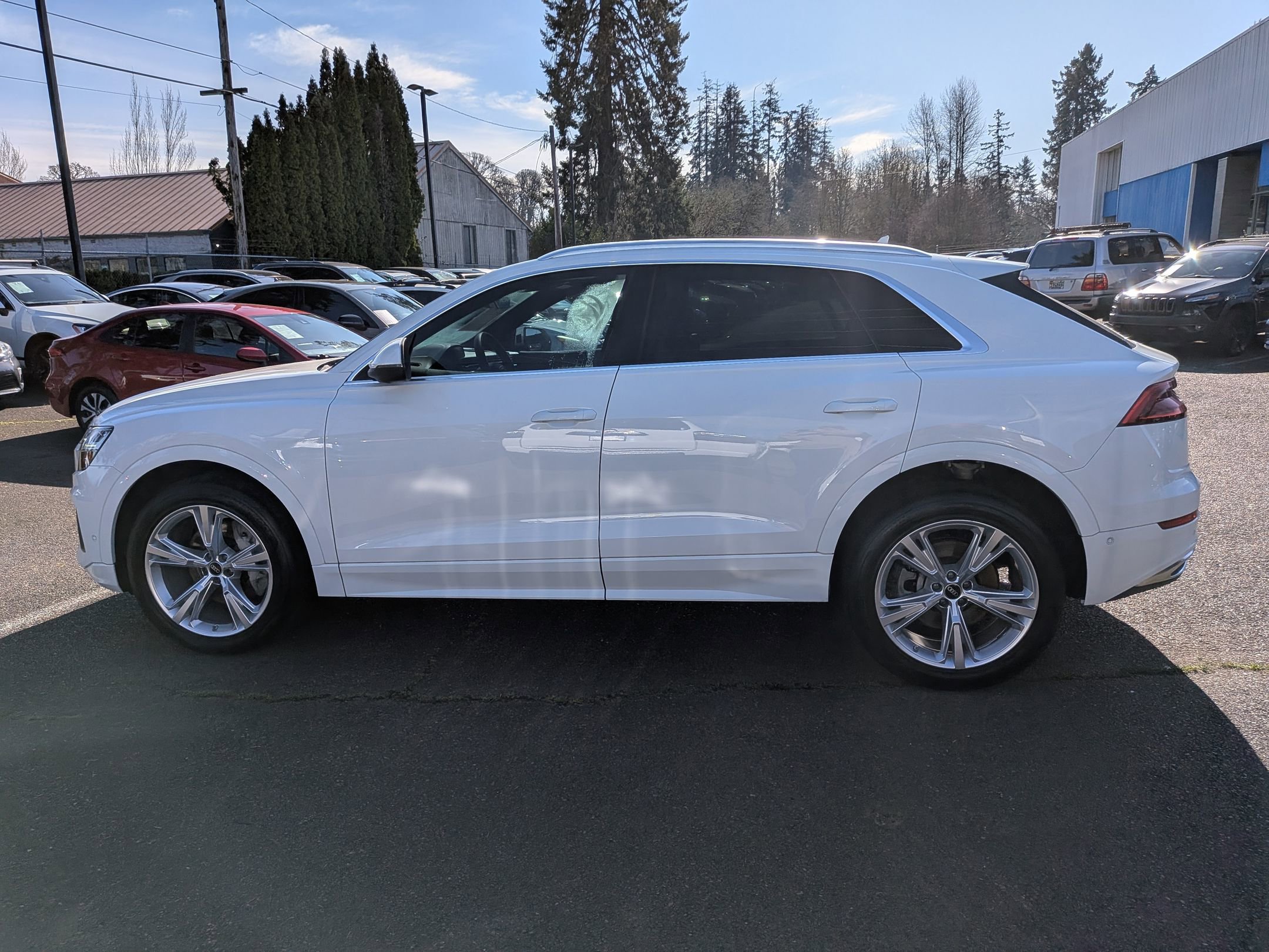 Used 2022 Audi Q8 Premium image 2