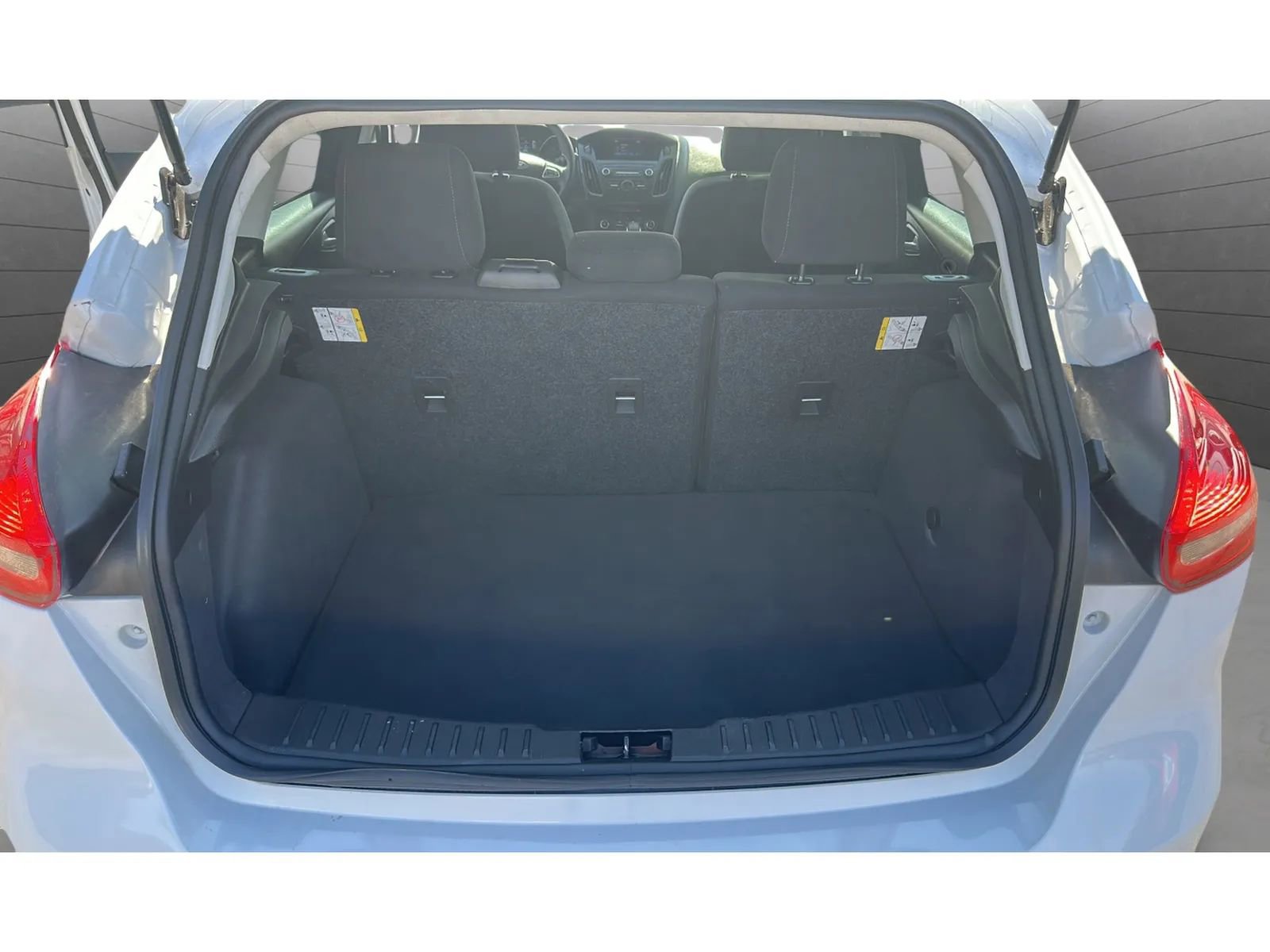 Used 2018 Ford Focus SE FWD image 15
