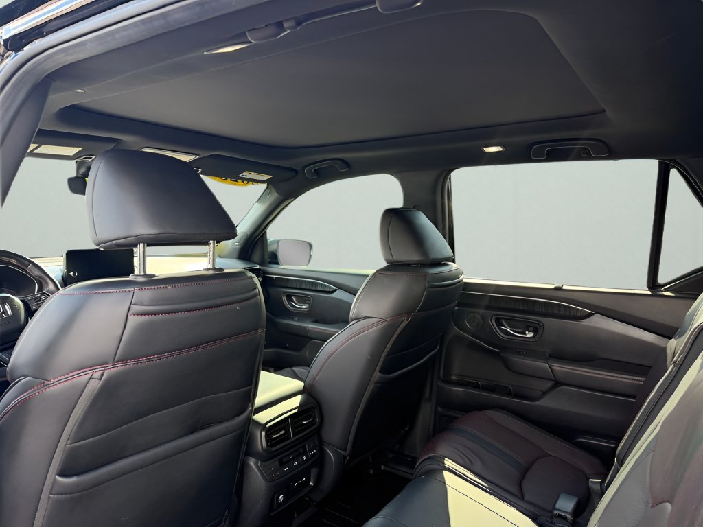 Used 2025 Honda Pilot Black Edition image 15