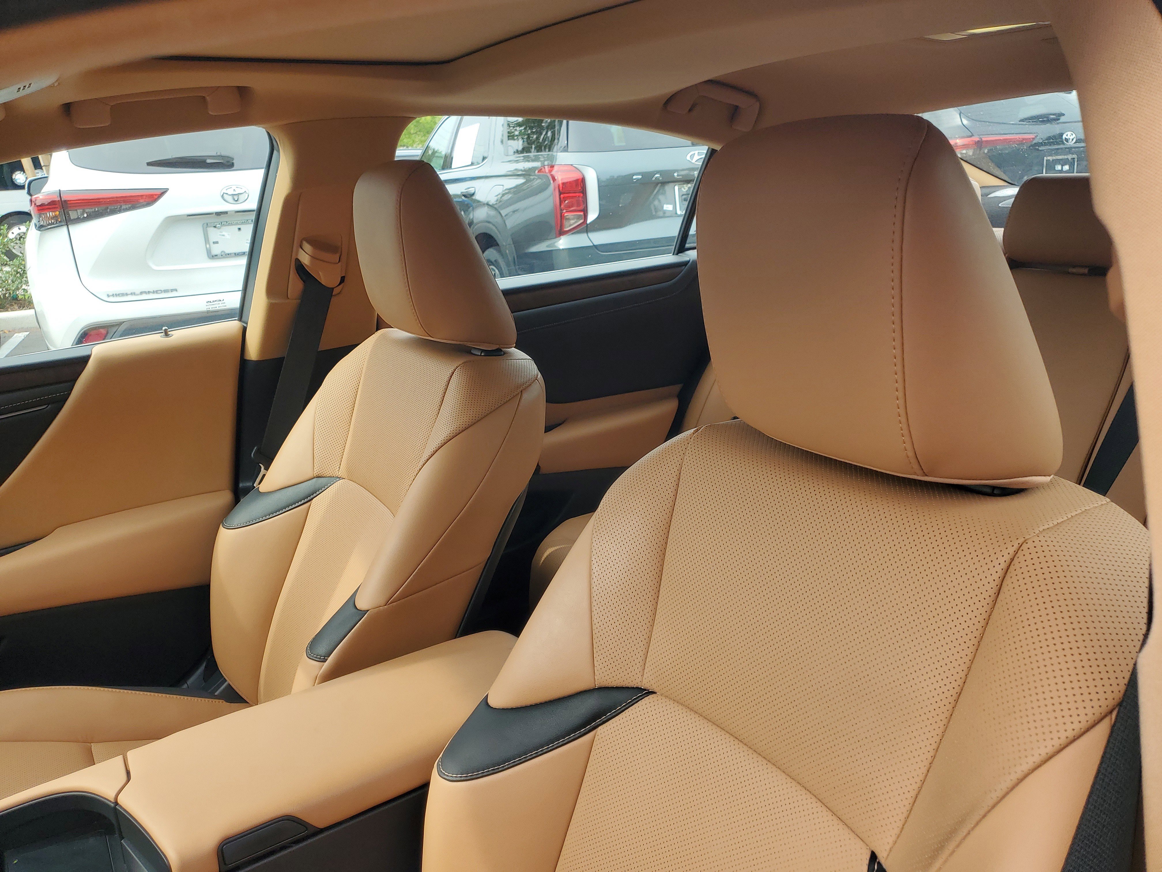 Used 2024 Lexus ES 350 w/ Premium Package image 17