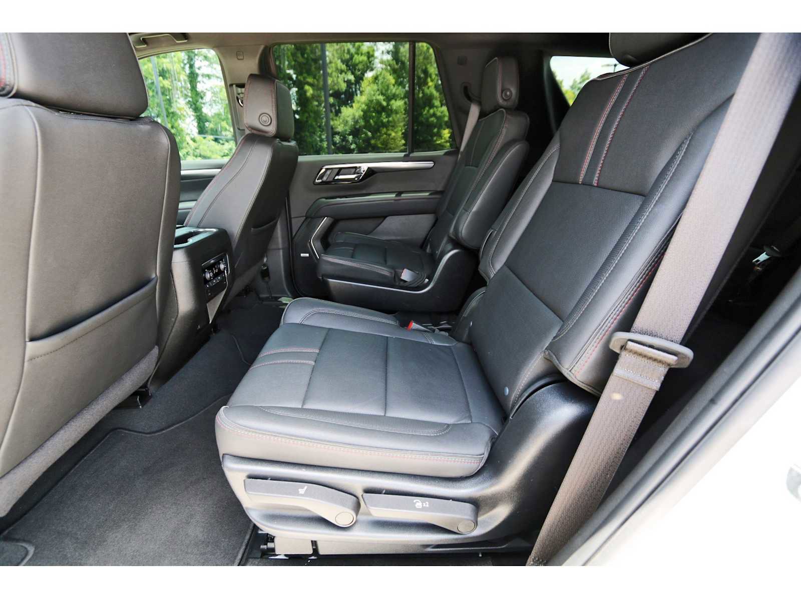 Used 2025 Chevrolet Tahoe RST w/ Comfort Package RWD image 13