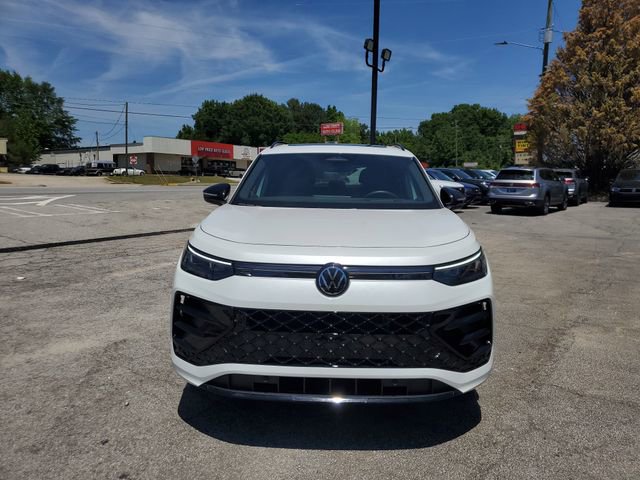 Certified 2025 Volkswagen Tiguan SE R-Line AWD/4WD image 2