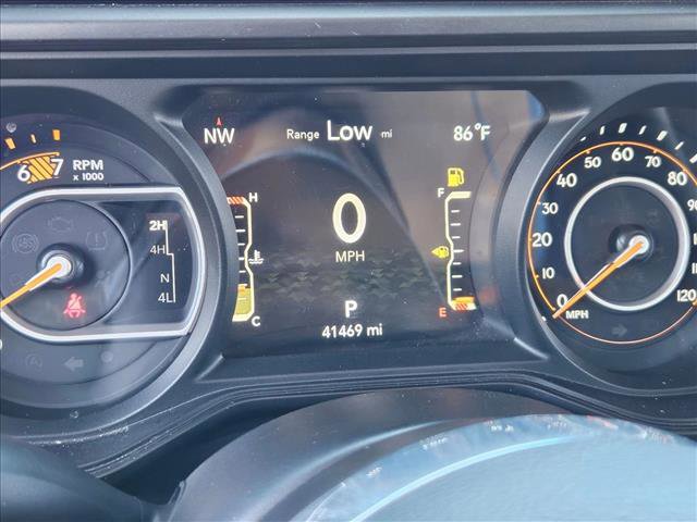 Used 2024 Jeep Wrangler Sahara image 11