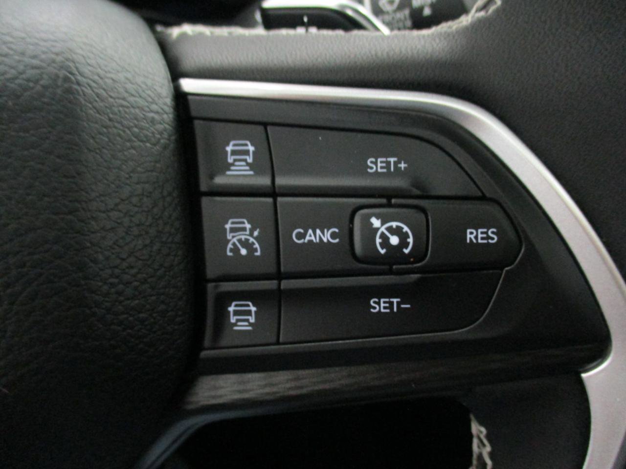 Used 2023 Jeep Grand Cherokee Altitude AWD/4WD image 22