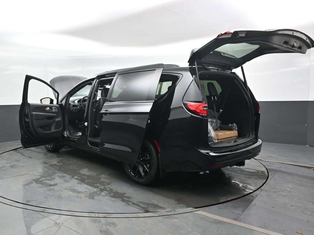 New 2026 Chrysler Pacifica Limited w/ S Appearance Package AWD/4WD image 47