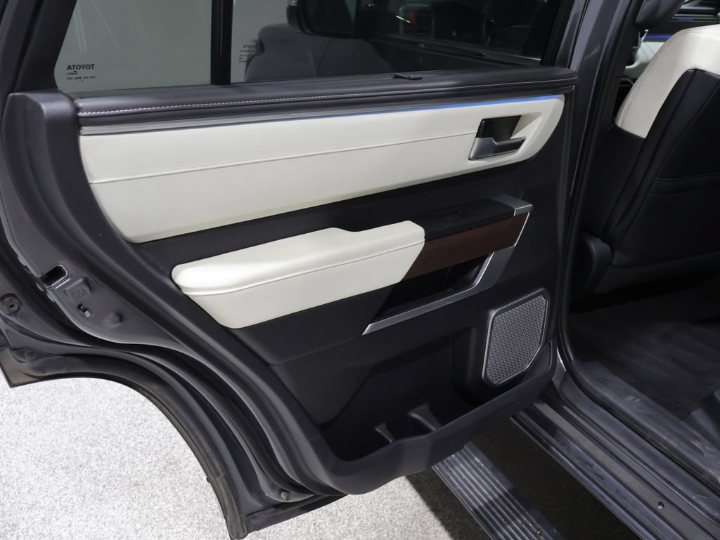 Used 2023 Toyota Sequoia Capstone AWD/4WD image 17