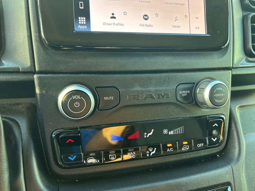 Used 2025 RAM ProMaster 2500 w/ Convenience Group image 32