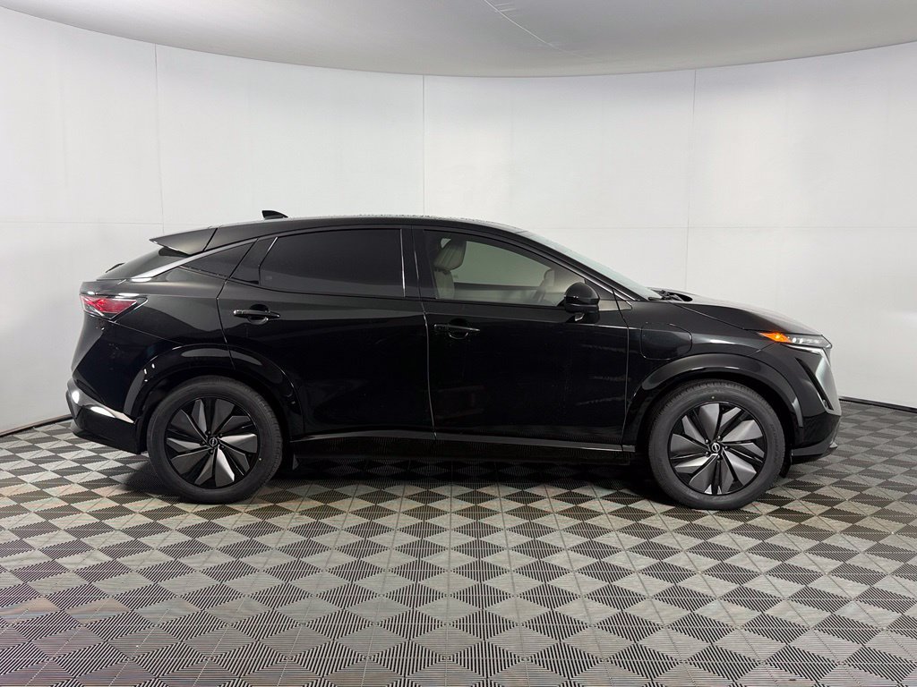 Used 2024 Nissan Ariya AWD image 5